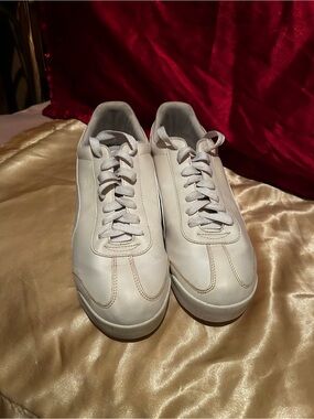 Puma Men’s White Leather Low-Top Sneakers